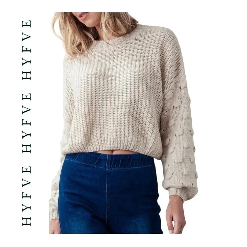 1536. HYFVE HYFVE HYFVE POM POM DETAILED SLEEVE SWEATER‎ CROPPED KNITTED OATMEAL